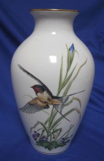 Franklin Mint Meadowland Wild Bird Vase 1981 Basil Ede 11 3/4 John 