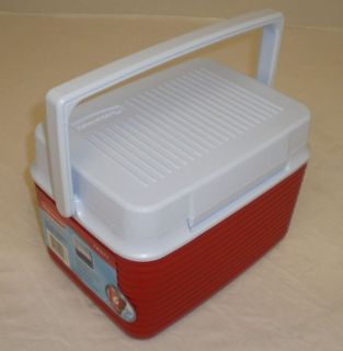 RUBBERMAID 5 QUART 6 PACK COOLER 2A09 04 RED NEW LUNCH BOX SIZE
