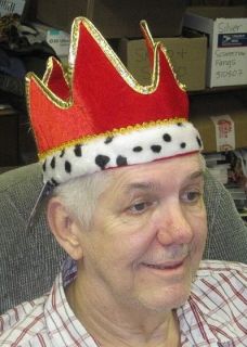 king crown hat in Clothing, 