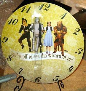 THE WIZARD OF OZ ROUND COLOR CLOCK WITH STAND 12 ACROSS NEW