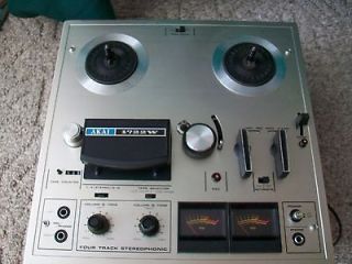 VINTAGE AKAI 1722W 4 TRACK STEREOPHONIC REEL TO REEL TAPE PLAYER 