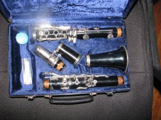 buffet B 12 student clarinet (plastic) excellent condition