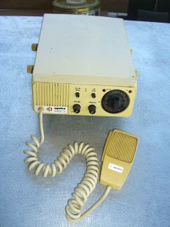 Apelco Marine VHF FM Radio Telephone Clipper 28 w/ Mounting Bracket