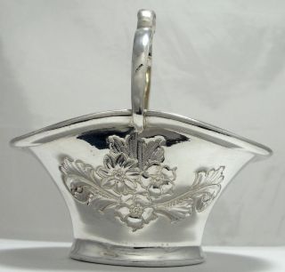 Vintage Cooper Brothers Silver plated Repousseѐ Candy Nut Dish Hand 