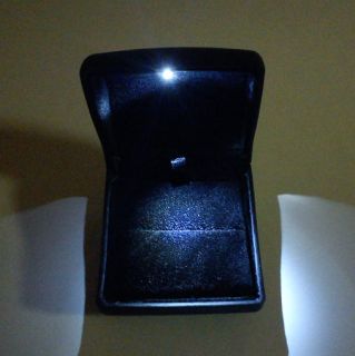 NEW DELUXE LEATHERETTE LED LIGHT RING BOX JEWELRY PACKAGING BOX BLACK 