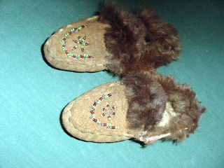 ANTIQUE MOCCASINS REAL FUR NATIVE AMERICAN INDIAN BABY MOCCASINS CIRCA 