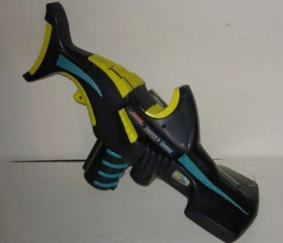 1995 Milton Bradley Thunder Shark Space Shooter 18 Gun