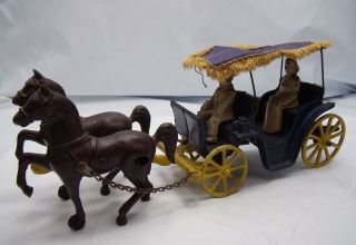   CAST IRON TWO HORSE SURREY Childrens Two Horse Drawn Carriage 1946