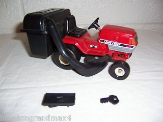 Lawn Chief Bank riding lawn mower 1239 garden tractor with key red 