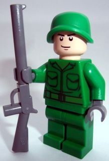 Lego MINIFIGURE   ARMY MAN / SOLDIER / GREEN UNIFORM WITH HELMET AND 