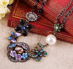 vampire necklace in Necklaces & Pendants