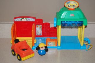 FISHER PRICE LITTLE PEOPLE SPIN N SPARKLE CAR WASH + ACCESSORIES