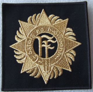 IRISH DEFENCE FORCE ARMY SPORTS / TRACKSUIT SUPERB  FF  BADGE 
