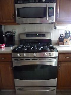   Oven (30 free standing self clean gas convection) and top microwave