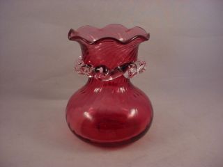 VTG Mini Rainbow Glass Co. Cranberry Glass Ruffle Edge Vase has 