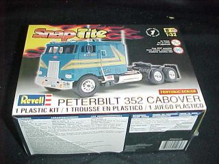 Revell Peterbilt 352 Cabover Snap Tite 1/32 Model Kit