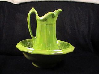 VINTAGE BYRON MOLD PITCHER AND BOWL BASIN LIME GREEN