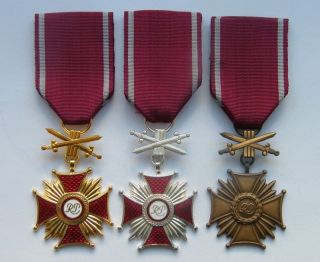 POLAND POLISH WWII CROSS OF MERIT WITH SWORDS after1992
