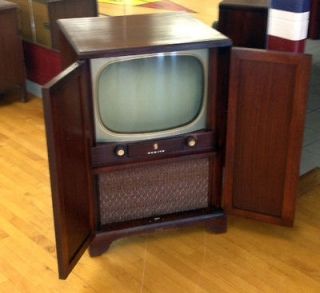 Antique/Vintag​e Zenith Console Television Set with closing cabinet 