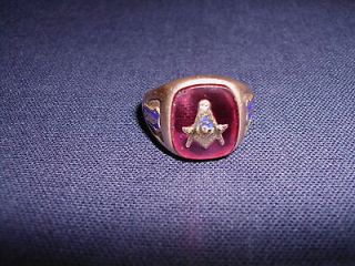   10KT Yellow Gold Masonic / Mason Mens Ring w Red Solitaire ~ Size 10