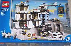 Lego City/Town # 7237 Police Station New MISB
