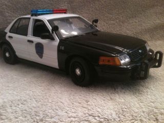   CALIFORNIA POLICE UT WITH WORKING LIGHTS AND SIREN DIECAST MODEL CAR