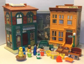   LITTLE PEOPLE #938 PLAY FAMILY SESAME STREET PLAYSET EXC COND 1970s