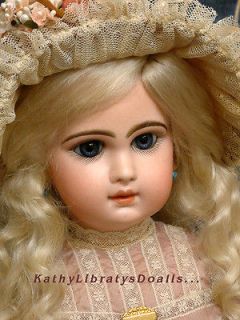 19 HAUNTINGLY GORGEOUS BLUE EYED FRENCH JUMEAU ANTIQUE DOLL CLOSED 