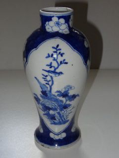 ANTIQUE CHINESE EXPORT PORCELAIN BLUE AND WHITE BIRD AND BLOSSOM VASE 