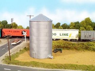 RIX Products HO Scale 44 Foot Tall Corrugated Grain Bin Kit ##0305