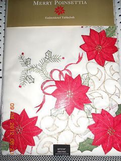   Merry Poinsettia Christmas Holiday Tablecloth   70 Round $70 Retail
