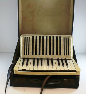 Vintage Hohner Student 3 Accordion   Cream Mother of Pearl Finish 
