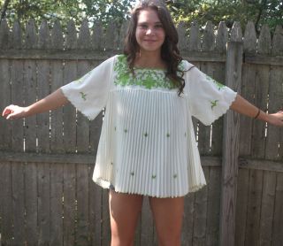 Vintage 70s Mod Hippie Ethnic Embroidered Blouse Green Angel Wing 