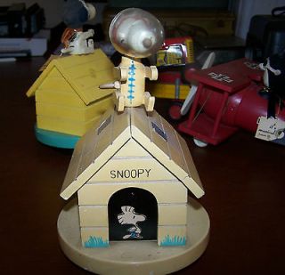 Vintage Peanuts SCHMID Snoopy Musical 1968 Space Snoopy Wooden 