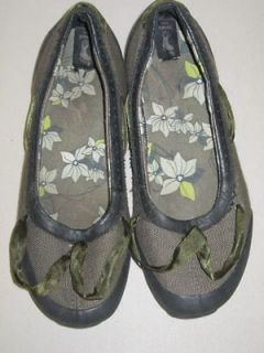 teva olive green fabric canvas walking shoes