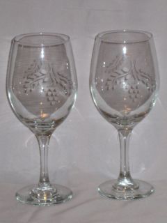 hand etched grape design thicker wine glasses qty 2 time
