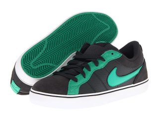 Nike Action Kids Isolate LR (Youth) $42.99 $48.00  