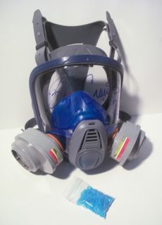   Gas Mask Signed Bryan Cranston Aaron Paul 2012 Respirator Proof