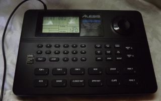 vintage alesis sr 16 electronic drum machine with power supply there 