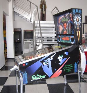   Pinball Machine by Bally w Alec Baldwin shopped $199 Shipping