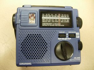 Grundig Fr 200 Self Powered Am FM Shortwave Radio Blue Violet