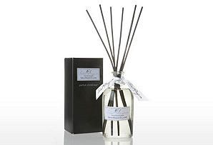 Saint Parfum Authentique Senteur Luxury Candle and Reed Diffuser Many 