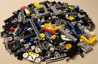 300 Lego NXT Technic Robotic Parts Bricks Liftarms Gears Connectors 