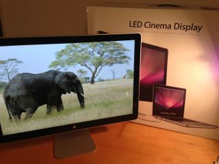 Apple LED Cinema Display 24 inch LCD Monitor in Superb Condition with 