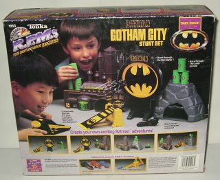 Batman Batcave Batmobile Gotham City Playset Tonka RPM Stunt Set 