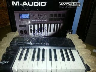 Audio Axiom 25 Keyboard beat maker midi controller 