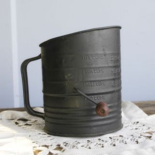 Vintage Bromwells Measuring Sifter 5 Cup Measure
