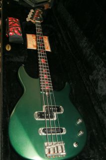 Yamaha Michael Anthony Signature Bass (Chilli Peppers)