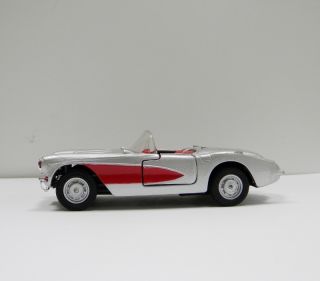 1957 57 Corvette Maisto 1 39 Scale Diecast Red Silver Toy Car 