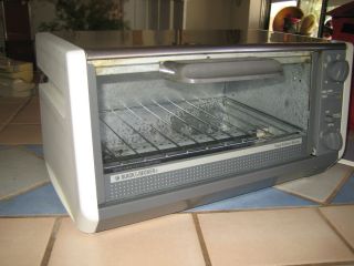 BLACK AND DECKER SPACE SAVER UNDER COUNTER TOASTER OVEN Clean Ready to 